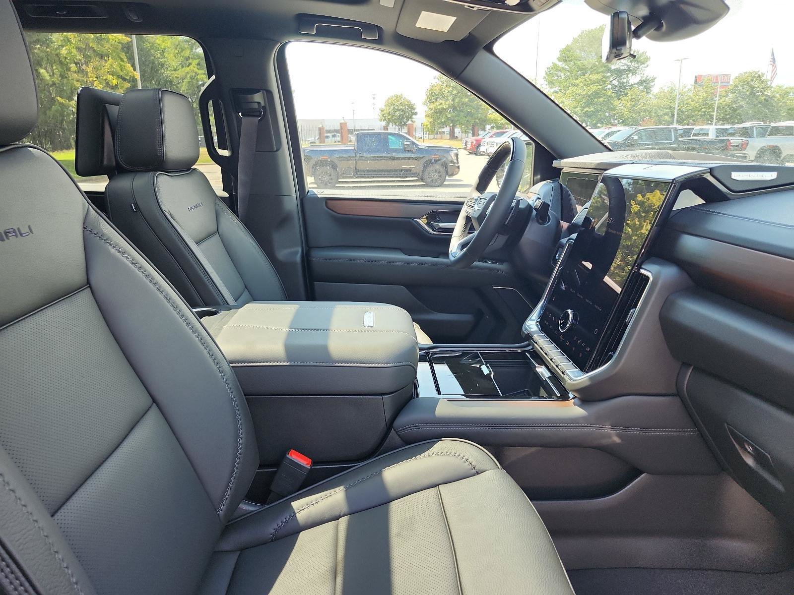 New 2026 GMC Yukon XL Denali w/ Denali Reserve Package AWD/4WD image 6