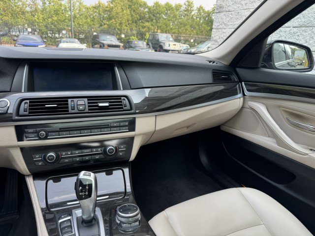 Used 2014 BMW 535d xDrive AWD/4WD image 30