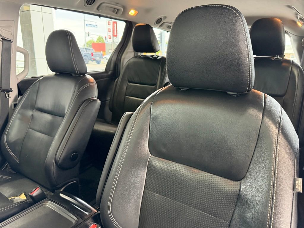 Certified 2017 Toyota Sienna SE w/ SE Preferred Package FWD image 22
