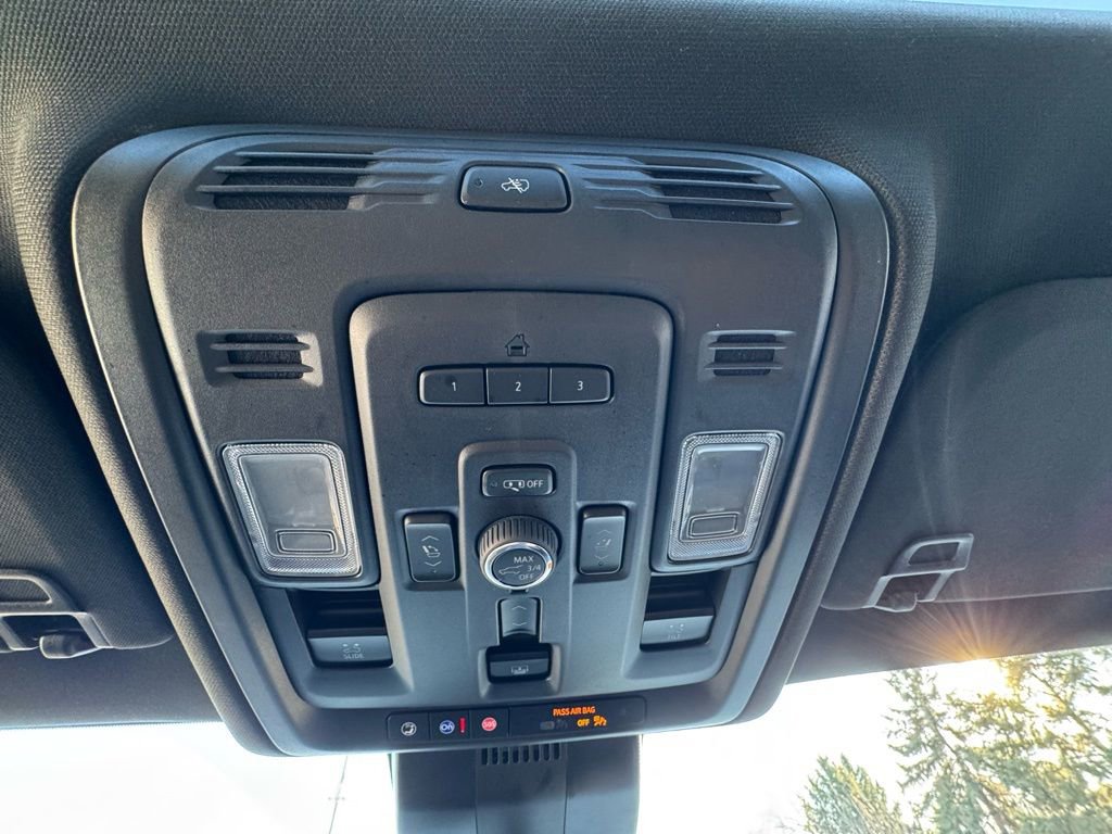 Used 2023 GMC Yukon Denali w/ Denali Reserve Package image 23