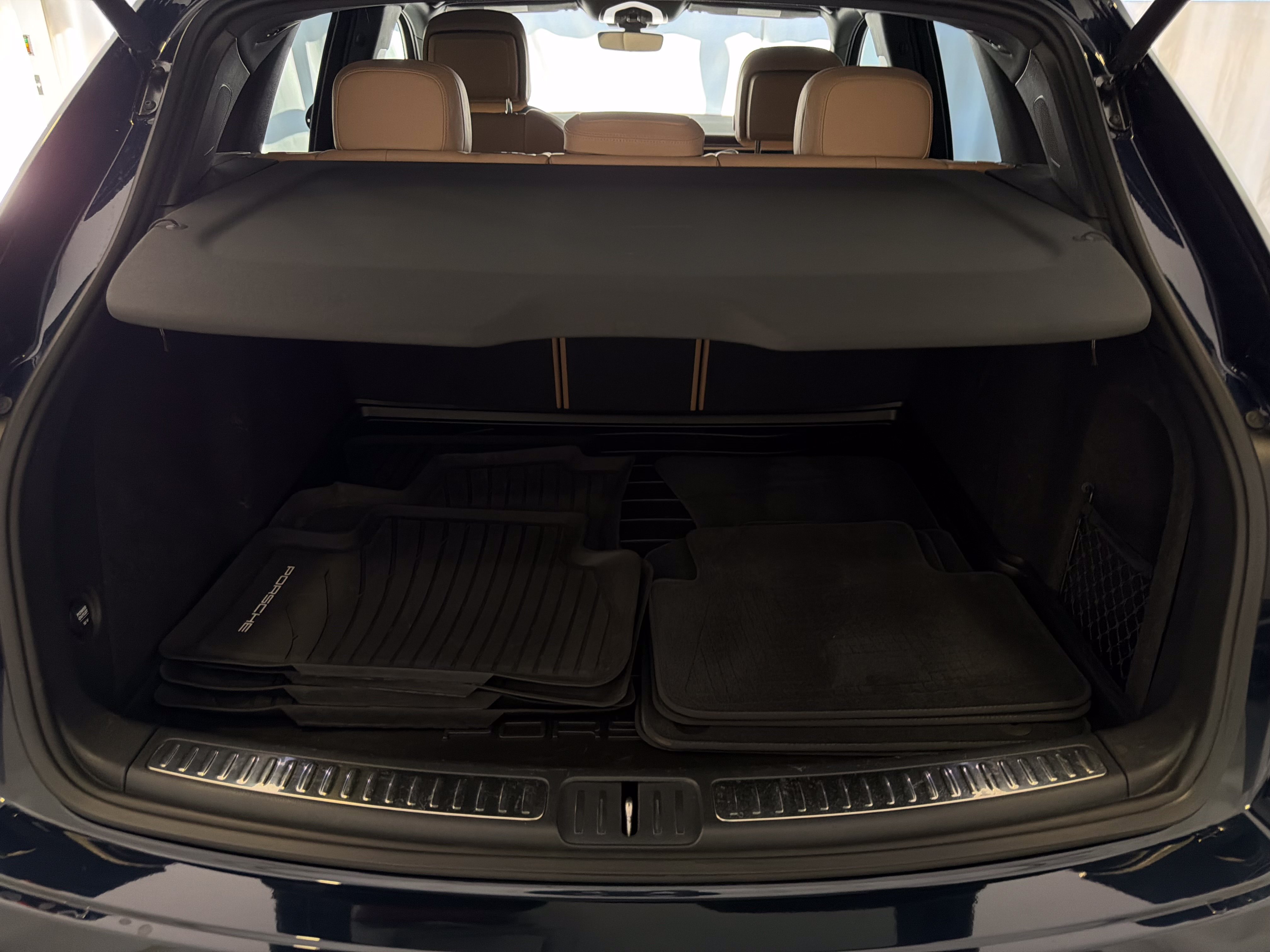 Certified 2021 Porsche Macan AWD/4WD image 29