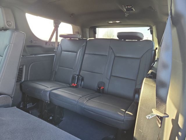 Used 2025 Chevrolet Suburban LT image 31