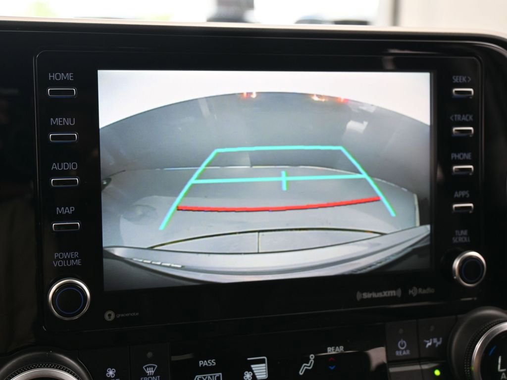 Used 2021 Toyota Highlander XLE FWD image 18