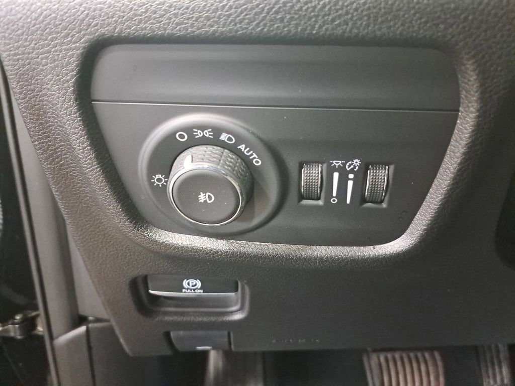Certified 2023 Jeep Grand Cherokee Limited AWD/4WD image 28