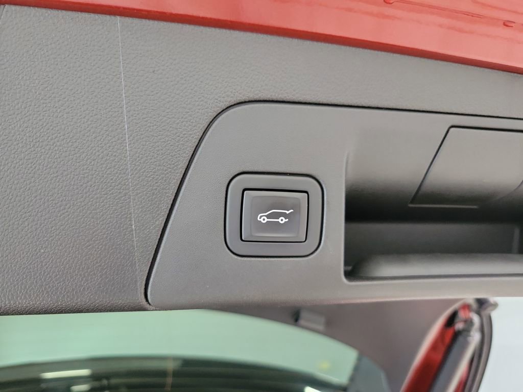 Used 2023 Buick Envision Essence w/ Sport Touring Package image 19