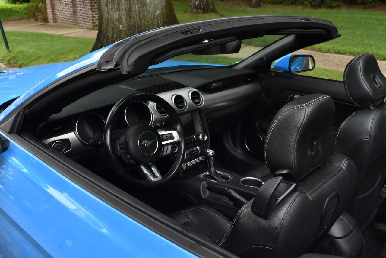 Used 2022 Ford Mustang Premium RWD image 31