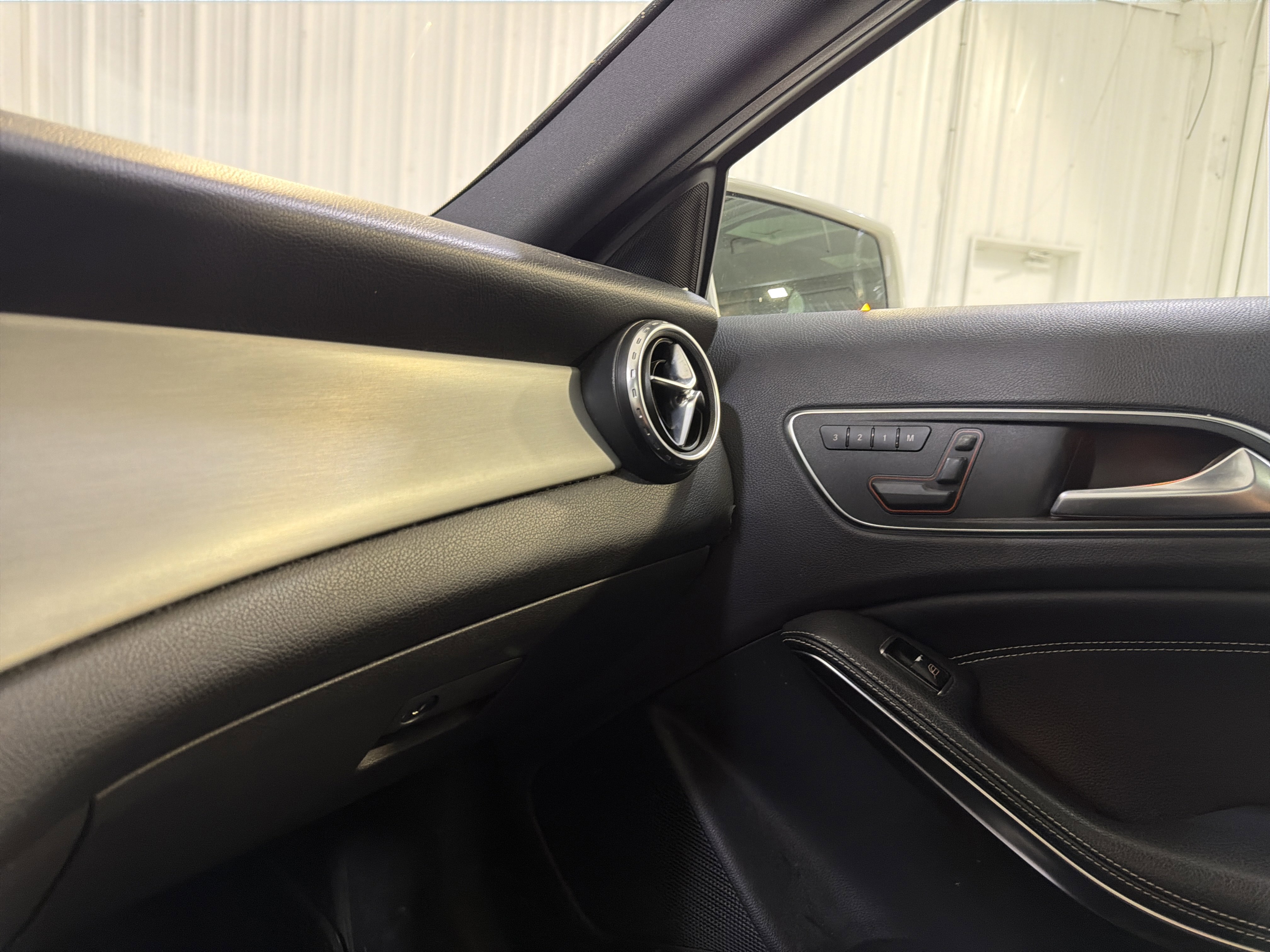 Used 2015 Mercedes-Benz GLA 250 4MATIC image 19