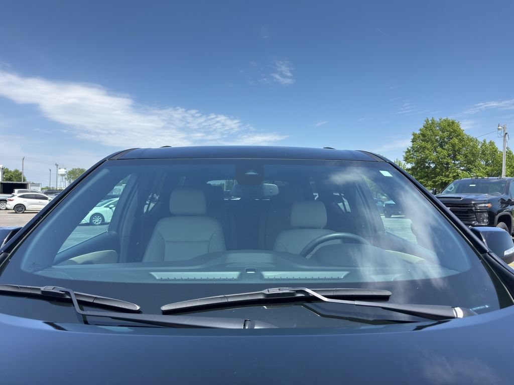 Used 2023 Chevrolet Traverse LT FWD image 23