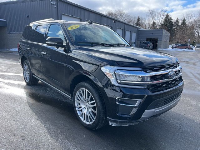 Used 2023 Ford Expedition Limited image 3