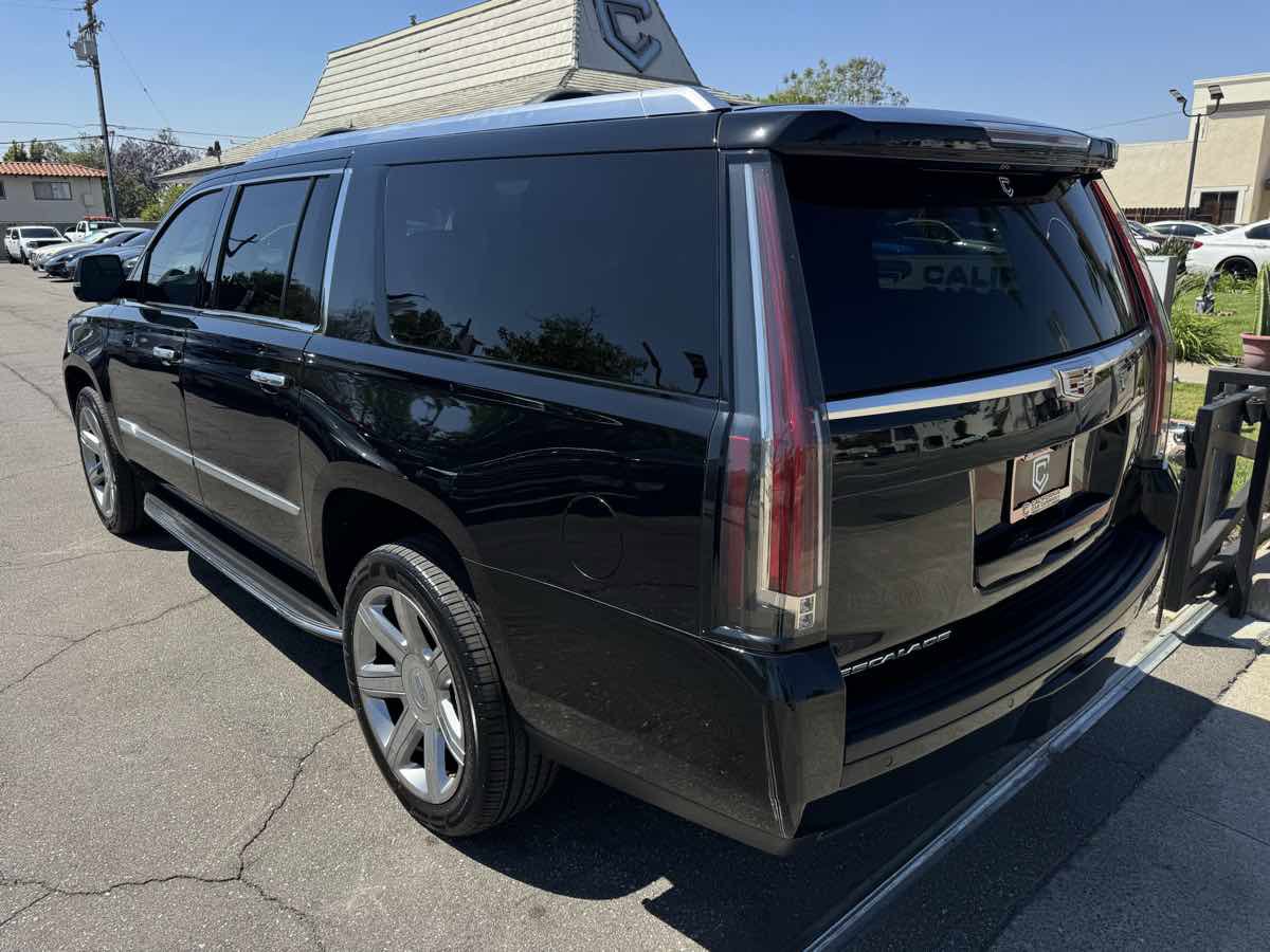 Used 2019 Cadillac Escalade ESV Premium Luxury AWD/4WD image 3