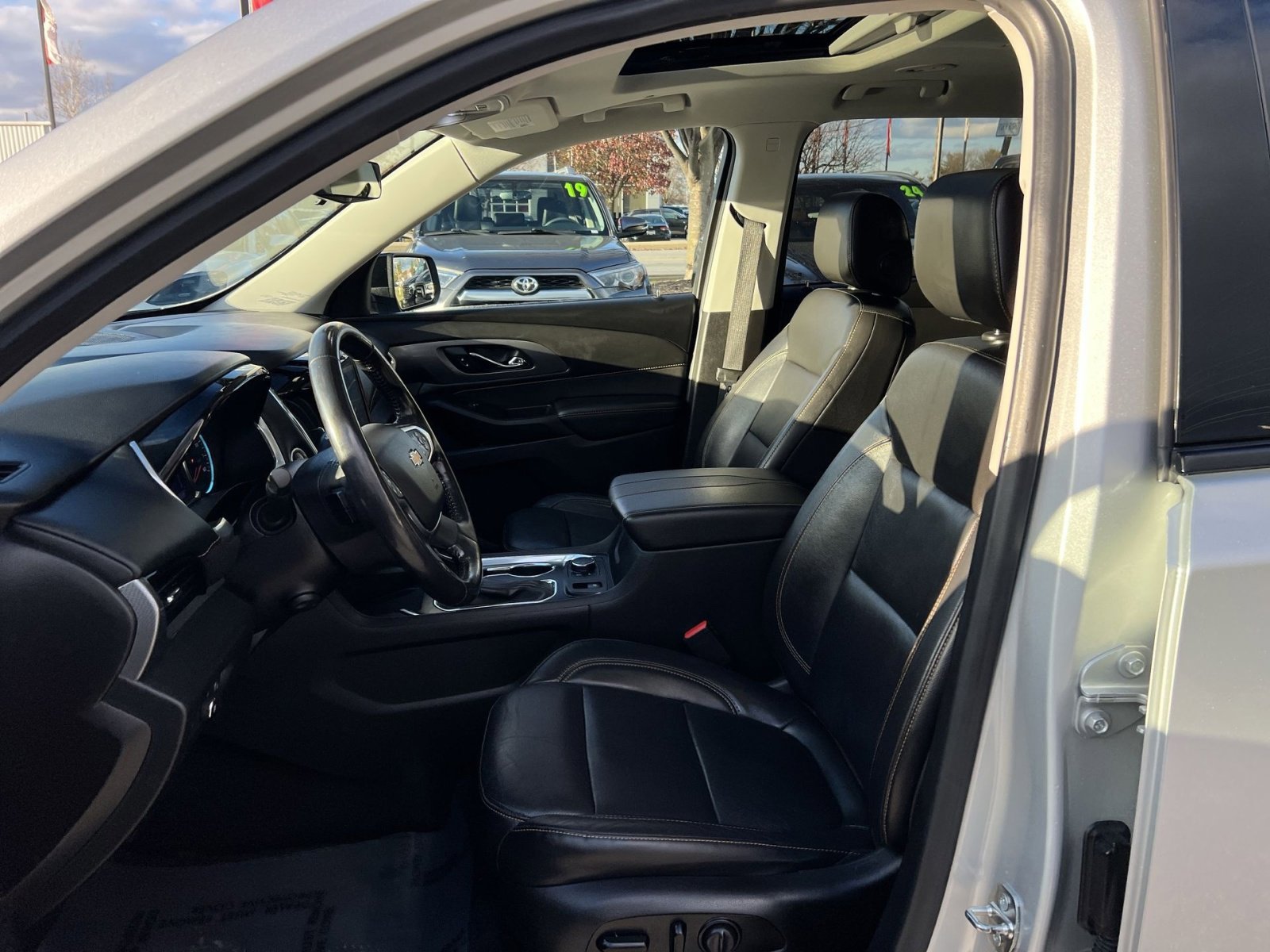 Used 2021 Chevrolet Traverse Premier w/ Redline Edition image 13