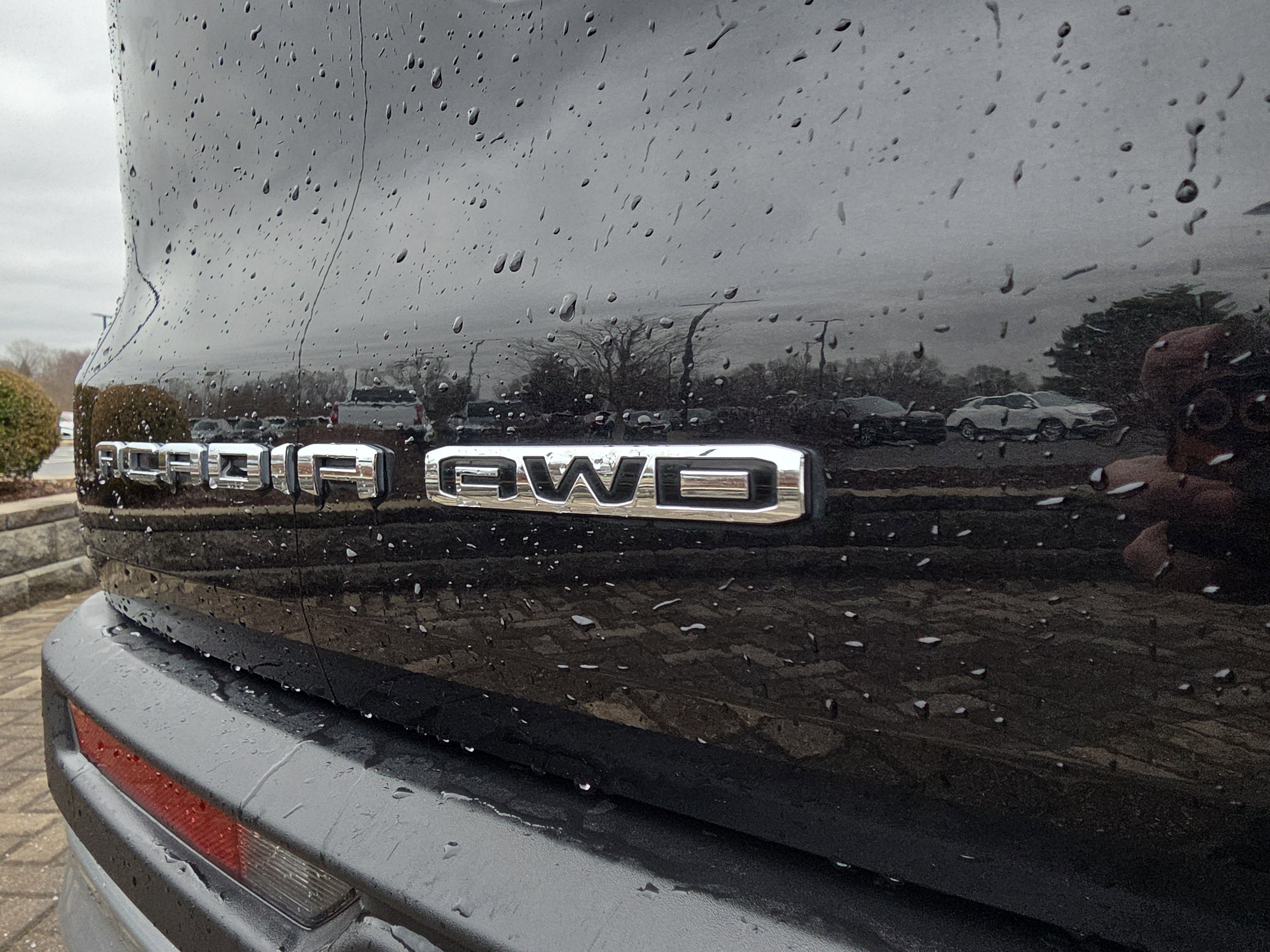 Used 2025 GMC Acadia Elevation image 12