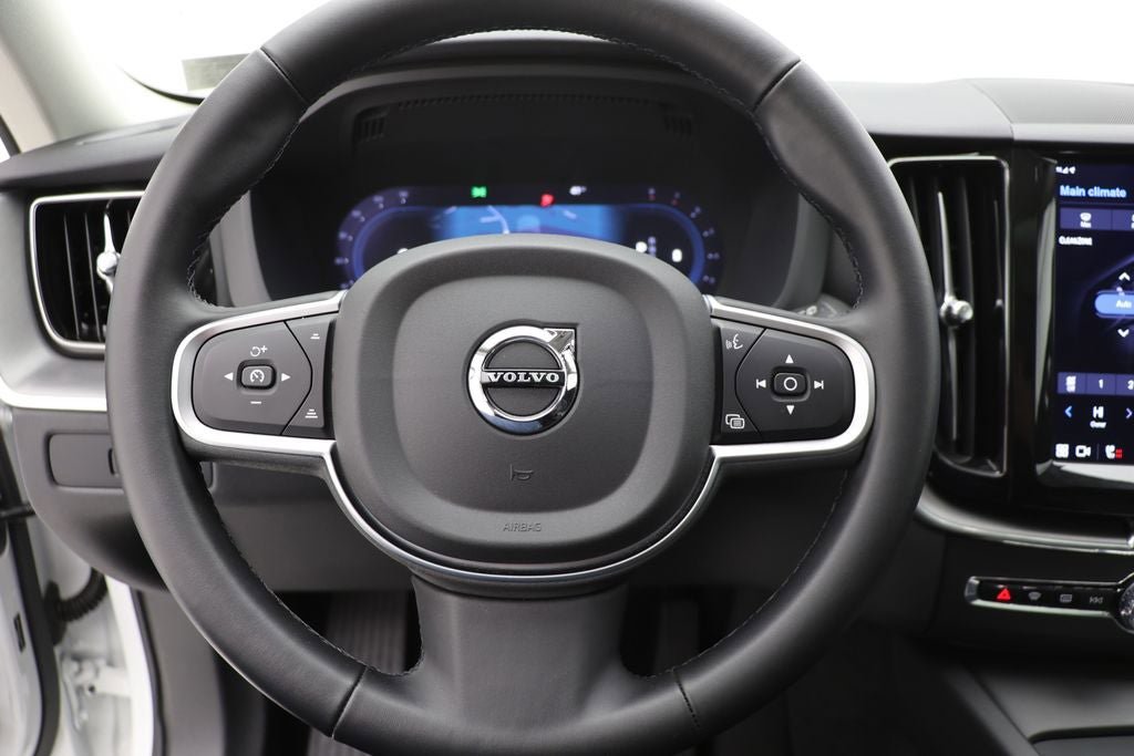 Used 2025 Volvo XC60 B5 Core AWD/4WD image 19