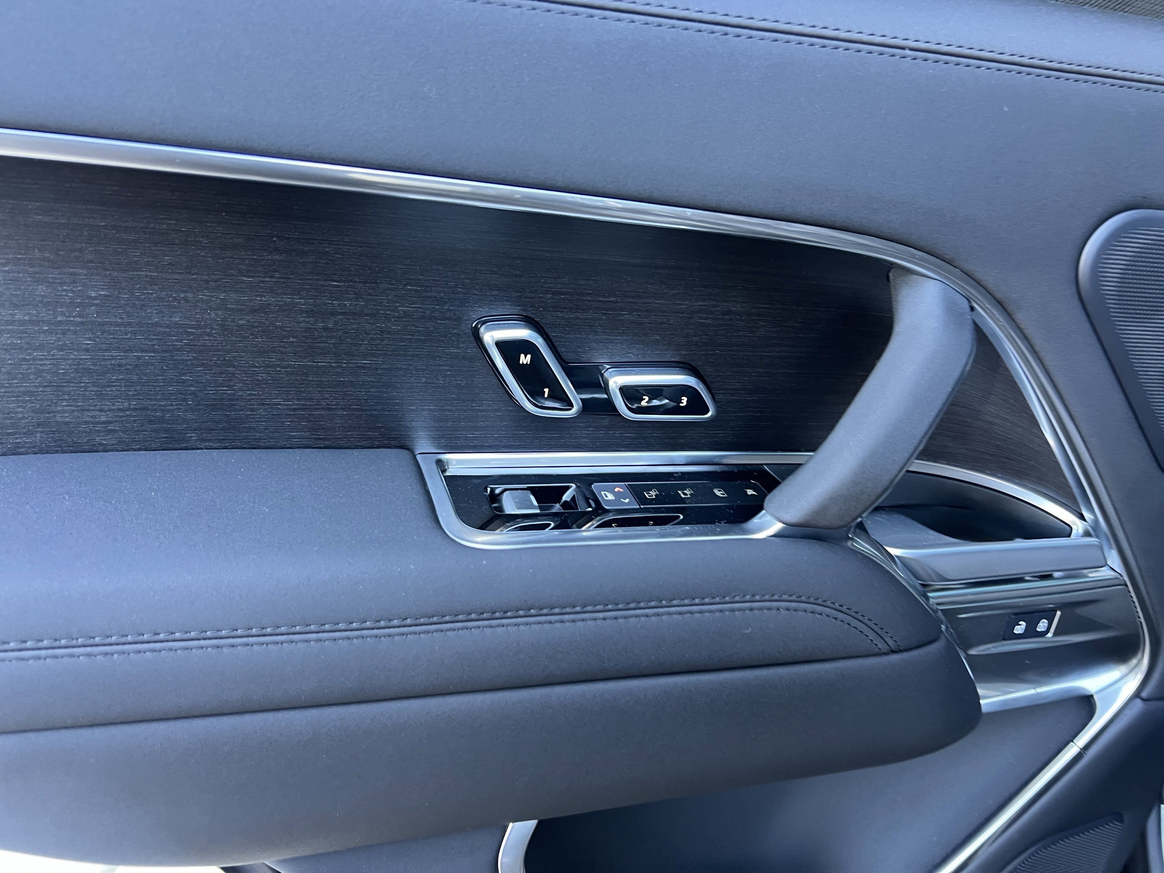 Used 2025 Land Rover Range Rover SE image 26