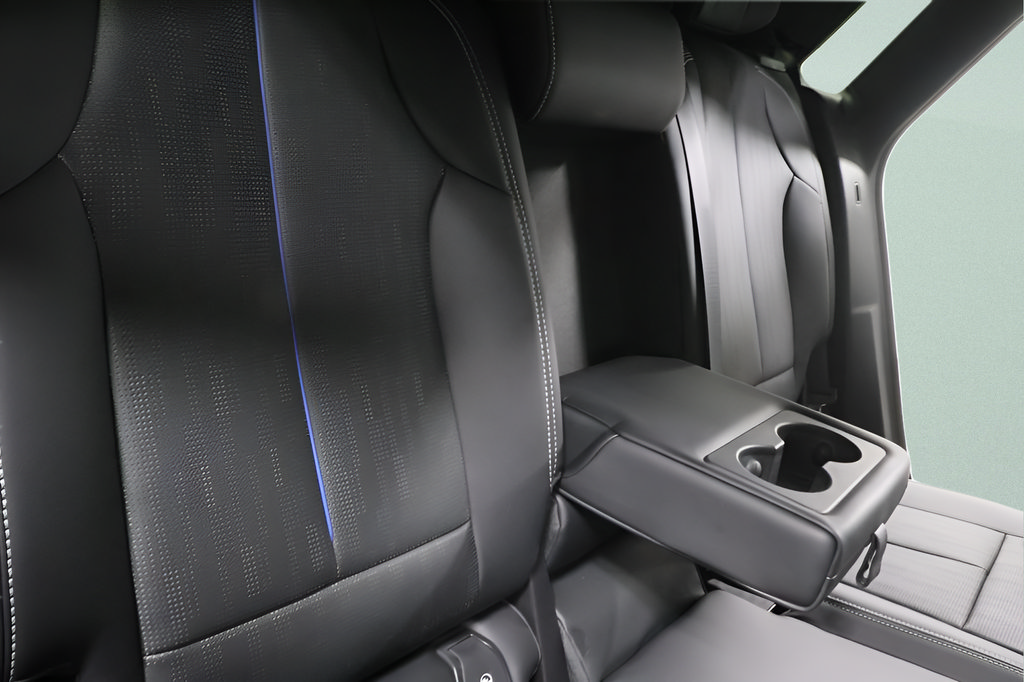 Used 2025 Cadillac Lyriq Luxury w/ LPO, Floor Liner Package AWD/4WD image 29
