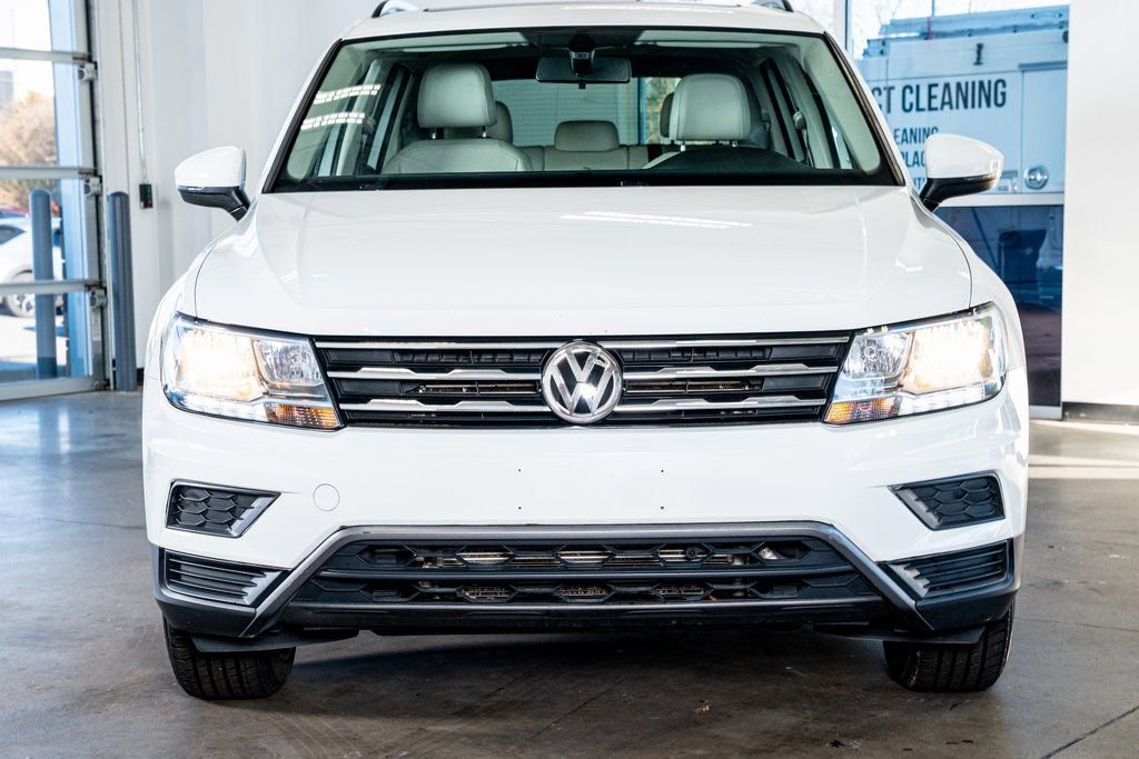 Used 2020 Volkswagen Tiguan SE w/ Panoramic Sunroof Package AWD/4WD image 3