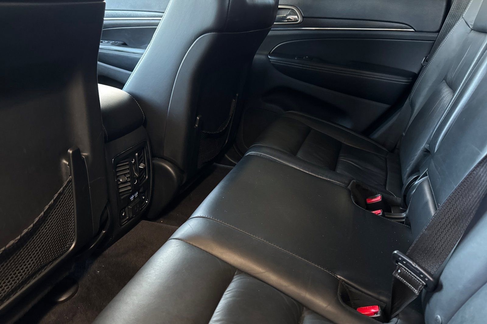 Used 2016 Jeep Grand Cherokee Limited RWD image 12
