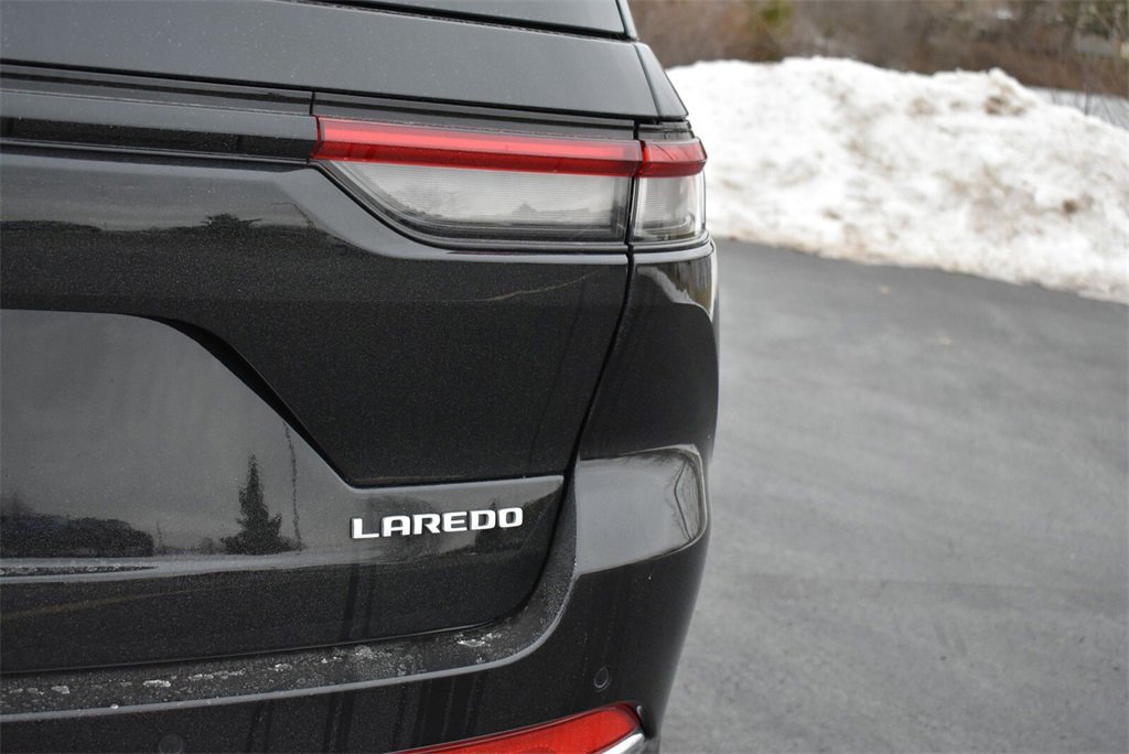 Used 2025 Jeep Grand Cherokee Laredo w/ Luxury Tech Group I image 4