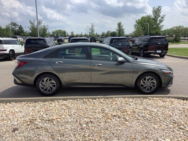 Certified 2024 Hyundai Elantra SEL FWD image 7