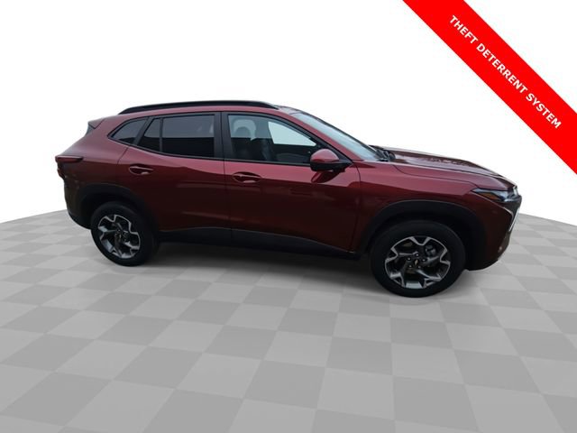Used 2025 Chevrolet Trax LT w/ LT Convenience Package image 9