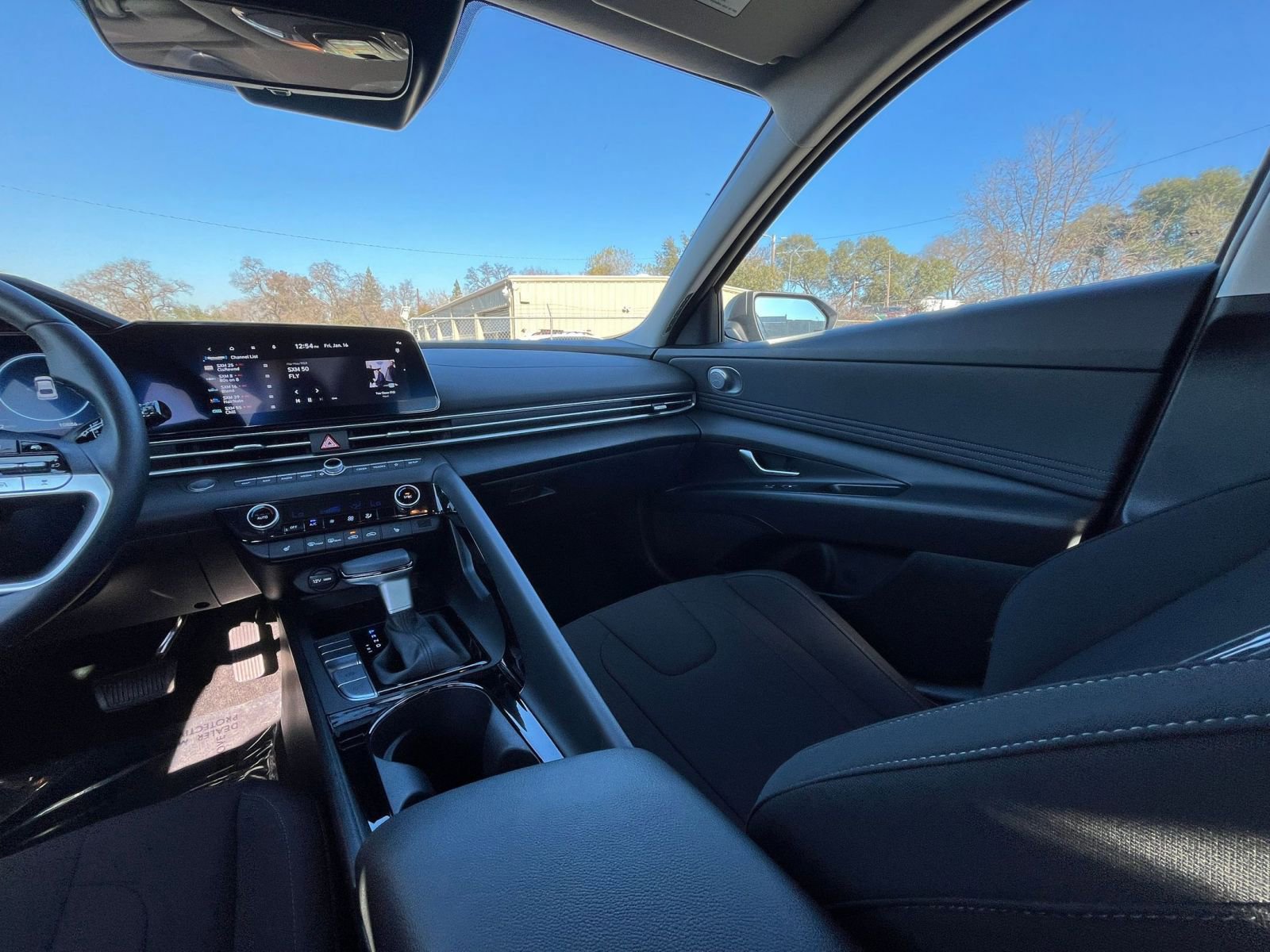 Used 2025 Hyundai Elantra SEL image 34