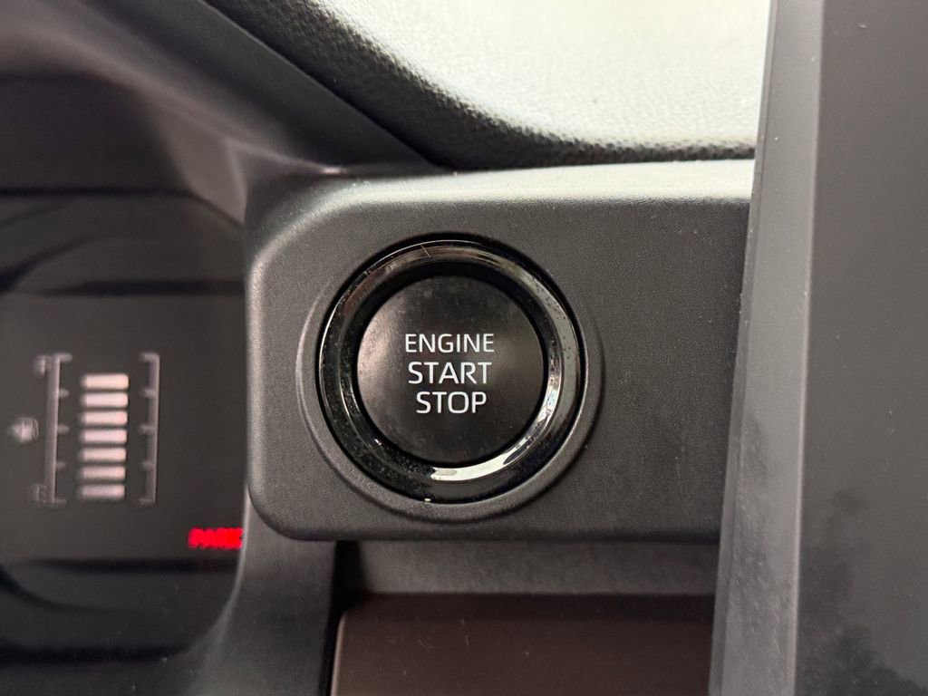 Used 2024 Toyota Tacoma SR5 AWD/4WD image 17