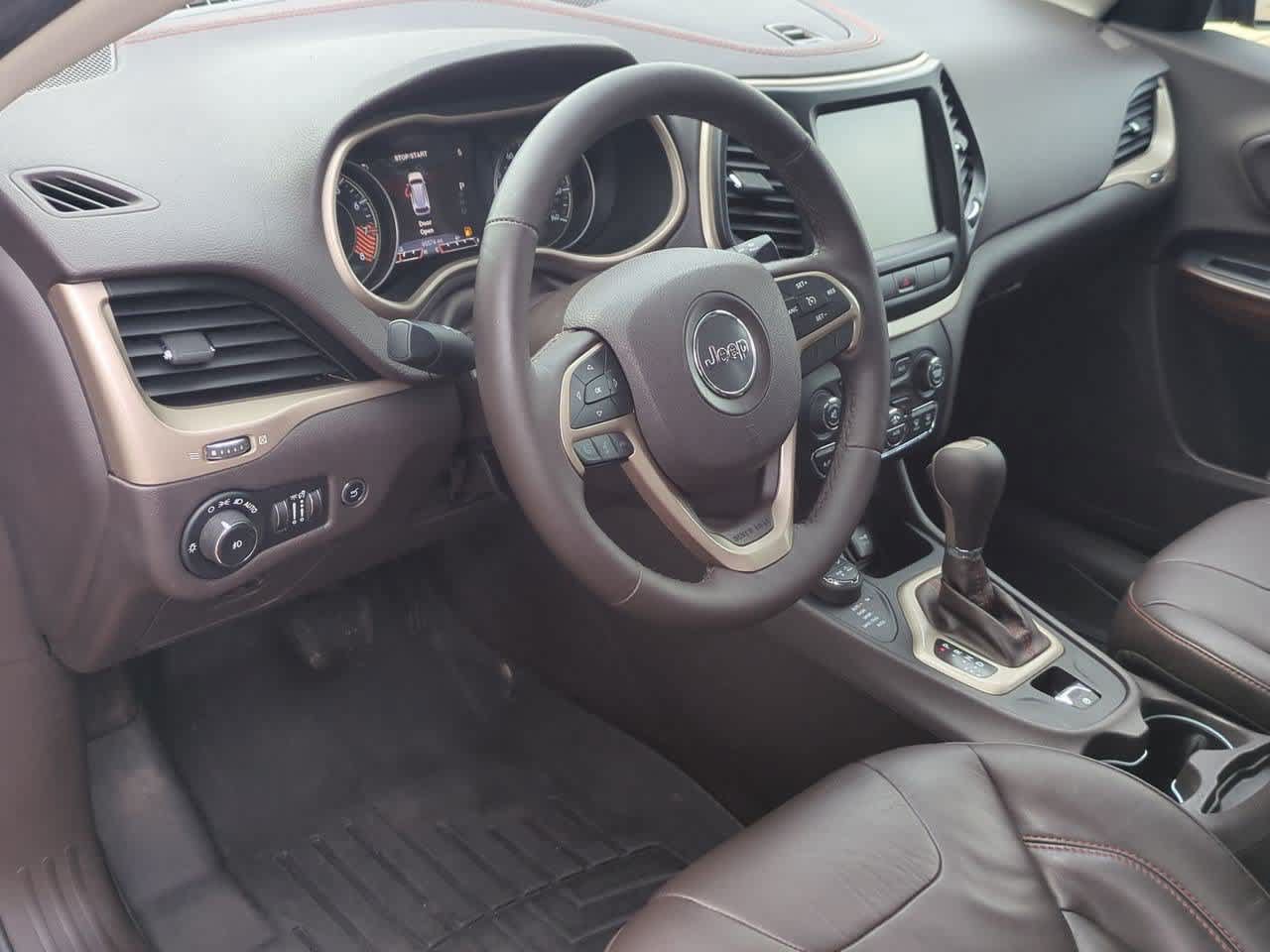 Used 2015 Jeep Cherokee Trailhawk w/ Comfort/Convenience Group AWD/4WD image 2