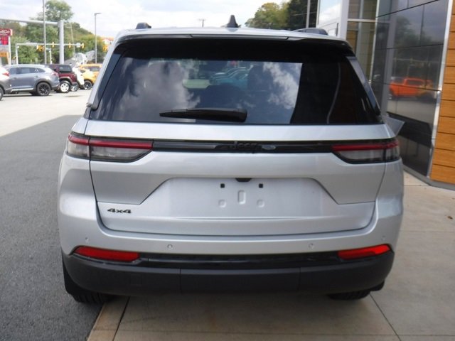 New 2025 Jeep Grand Cherokee Altitude image 8