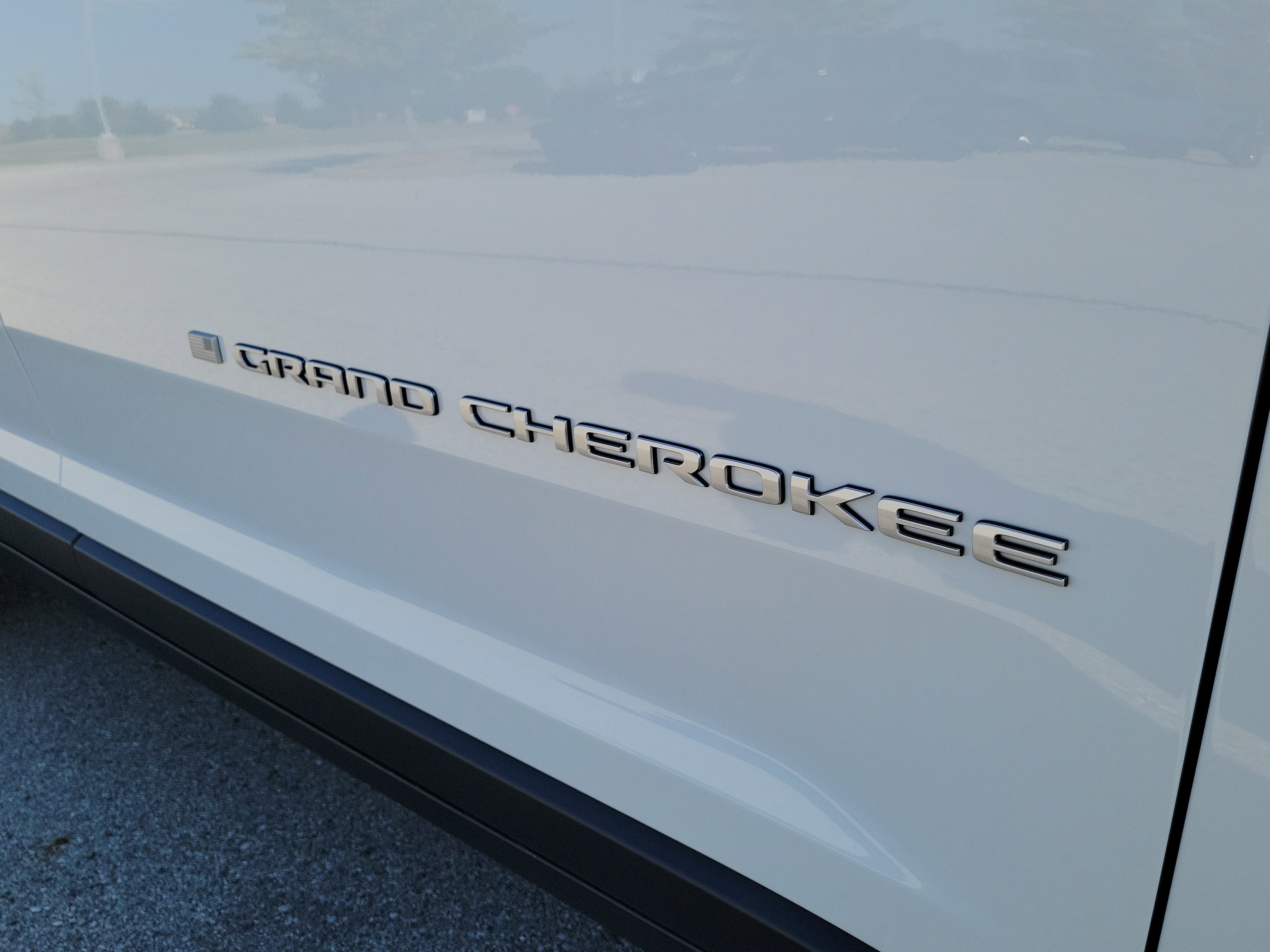 New 2025 Jeep Grand Cherokee Laredo X image 7