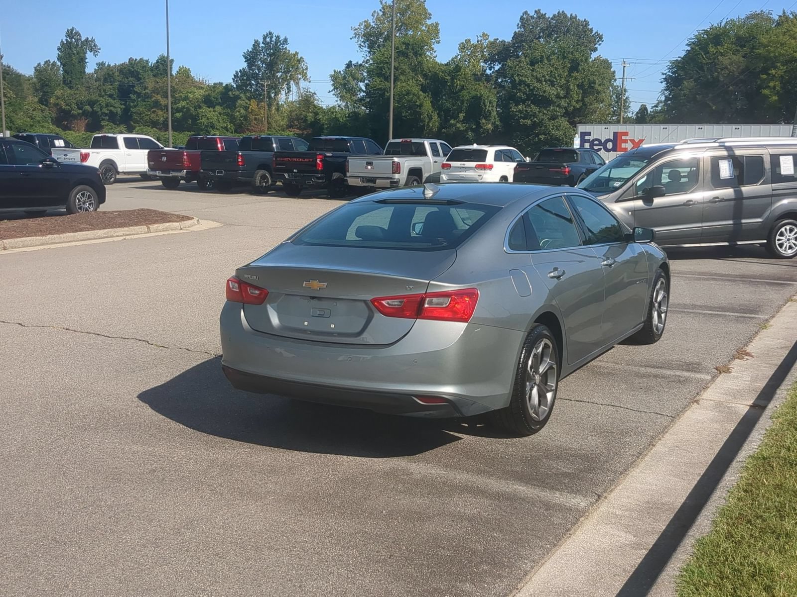 Used 2024 Chevrolet Malibu LT FWD image 3