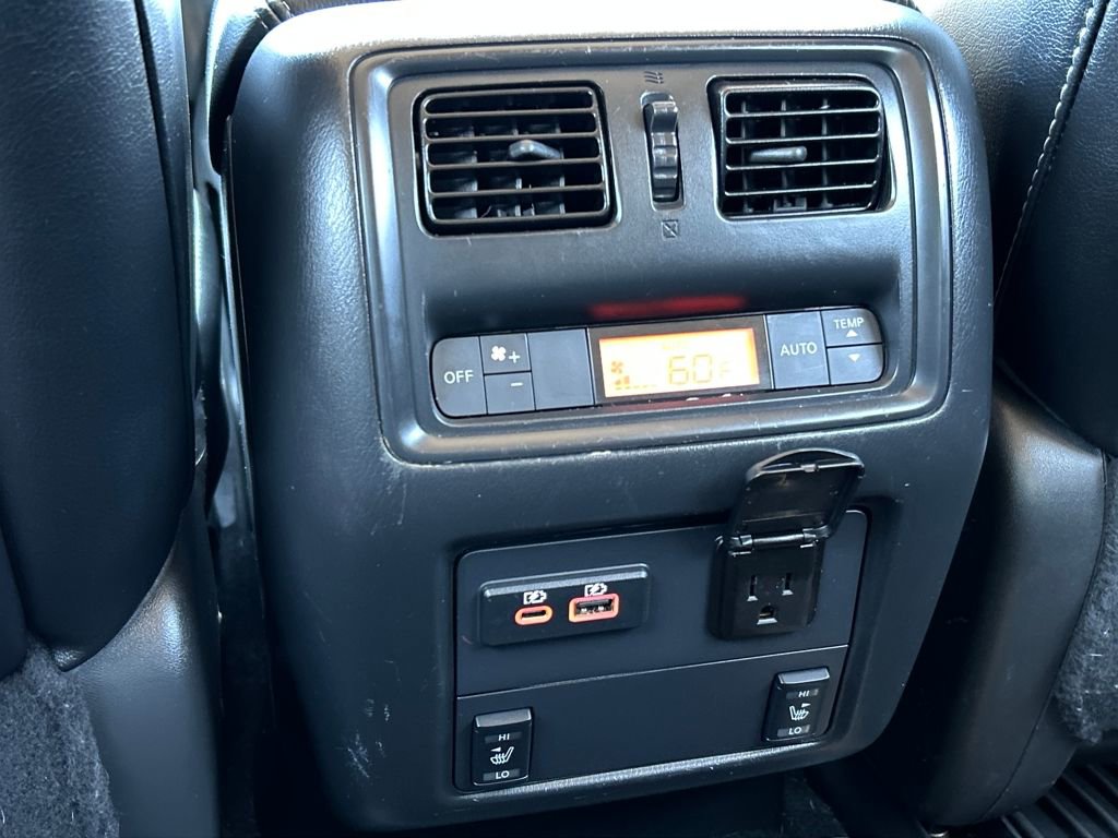 Used 2020 Nissan Pathfinder Platinum image 23