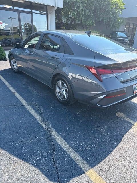 Used 2024 Hyundai Elantra SE FWD image 4