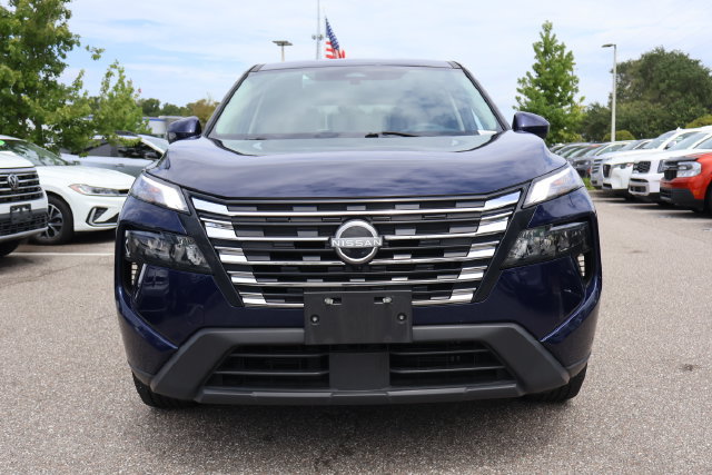 Used 2024 Nissan Rogue SV AWD/4WD image 3