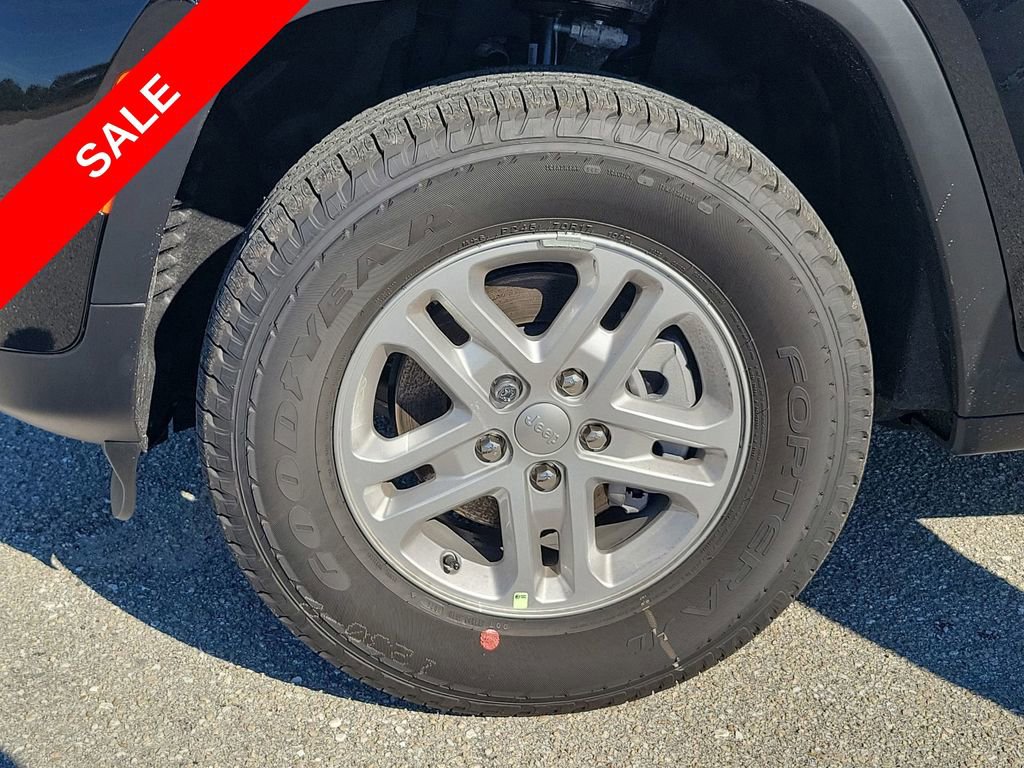 New 2025 Jeep Grand Cherokee Laredo w/ Luxury Tech Group I image 30