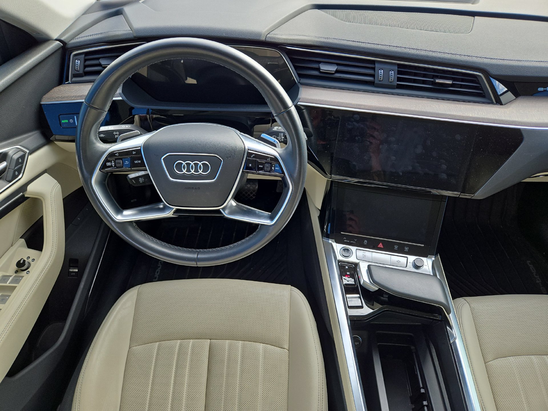 Used 2024 Audi Q8 e-tron Premium Plus AWD/4WD image 14