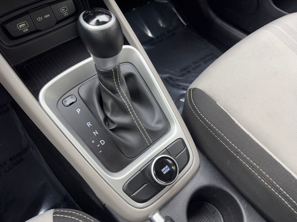 Used 2025 Hyundai Venue SEL image 64