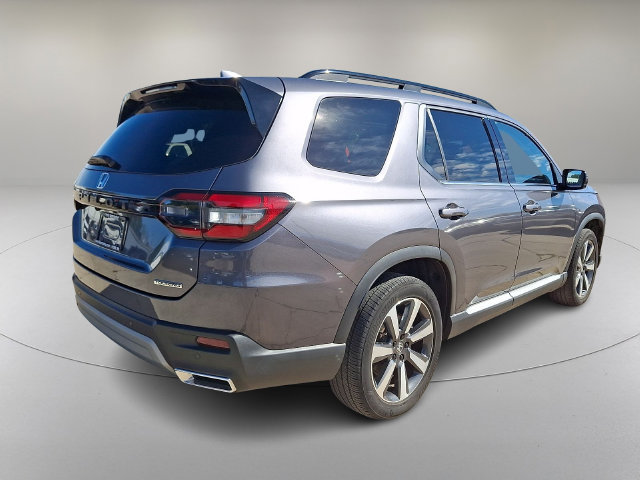 Used 2024 Honda Pilot Touring image 6