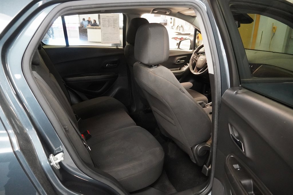Used 2022 Chevrolet Trax LS w/ Tint and Cruise Package image 21