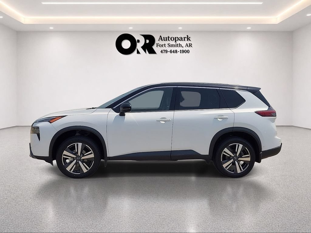 Used 2025 Nissan Rogue SL AWD/4WD image 3