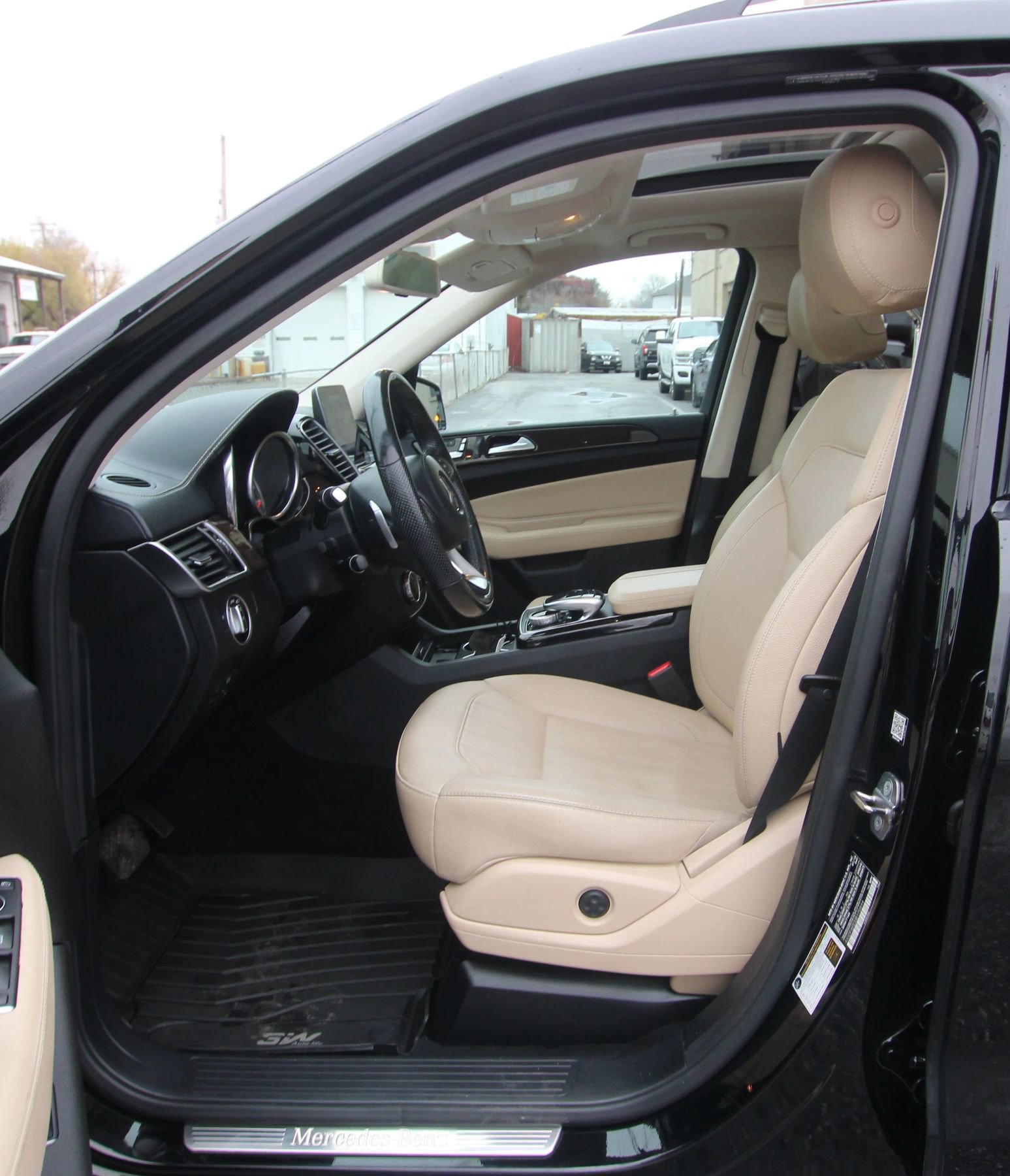 Used 2018 Mercedes-Benz GLS 450 4MATIC w/ Premium Package image 9