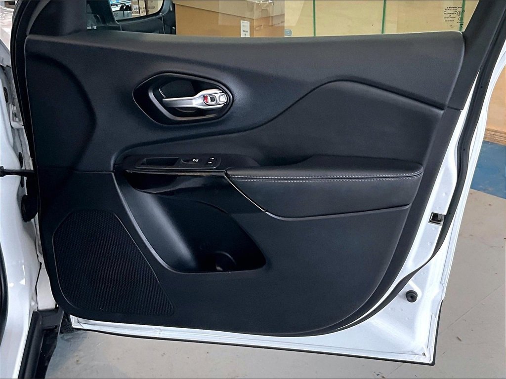 Used 2023 Jeep Cherokee Altitude Lux image 12