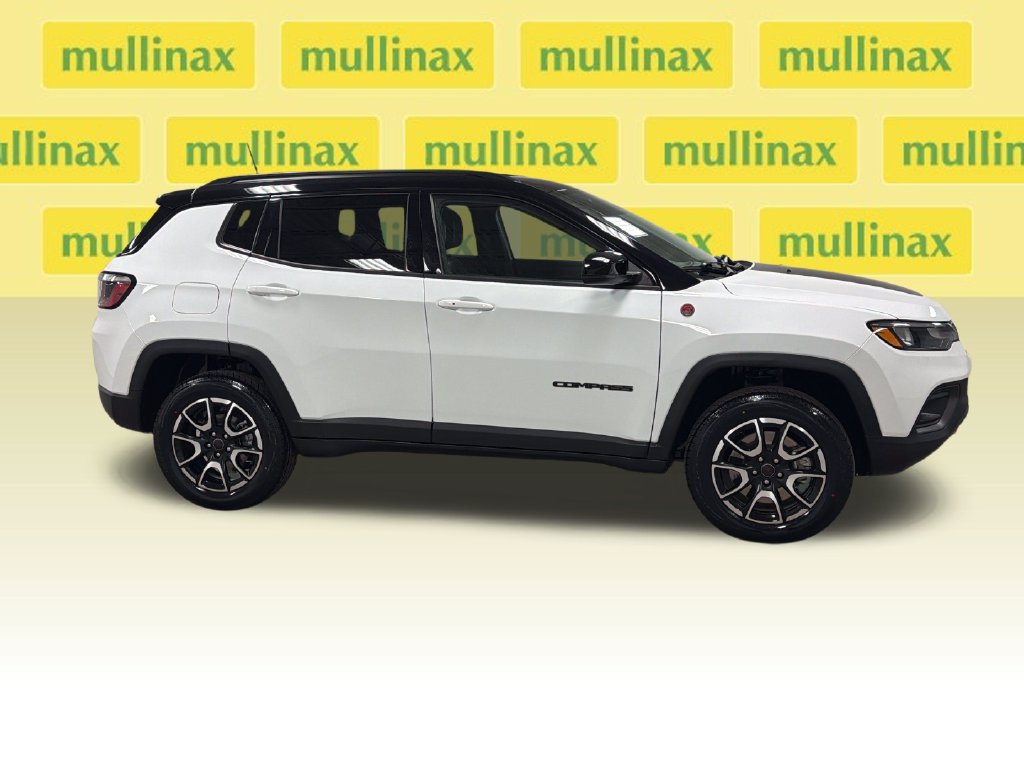 Used 2025 Jeep Compass Trailhawk AWD/4WD image 19