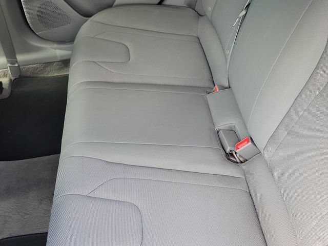Used 2021 Hyundai Elantra SE FWD image 12
