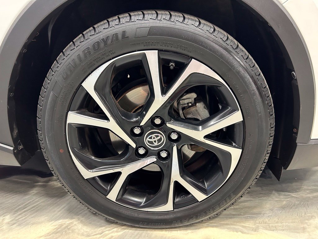Used 2019 Toyota C-HR XLE FWD image 21