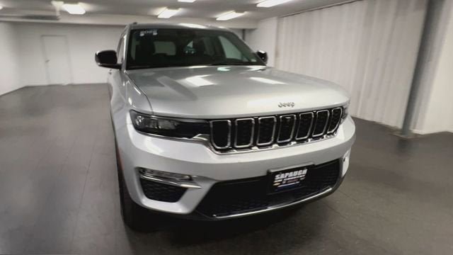 Used 2022 Jeep Grand Cherokee Limited w/ Luxury Tech Group II AWD/4WD image 3