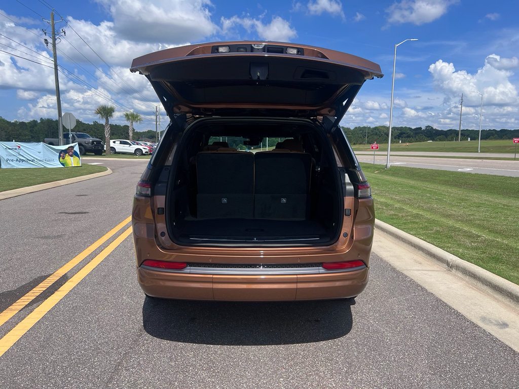 New 2026 Jeep Grand Cherokee L Summit w/ Obsidian Package AWD/4WD image 8