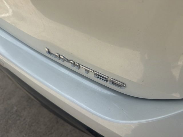 Used 2021 Toyota Highlander Limited FWD image 4