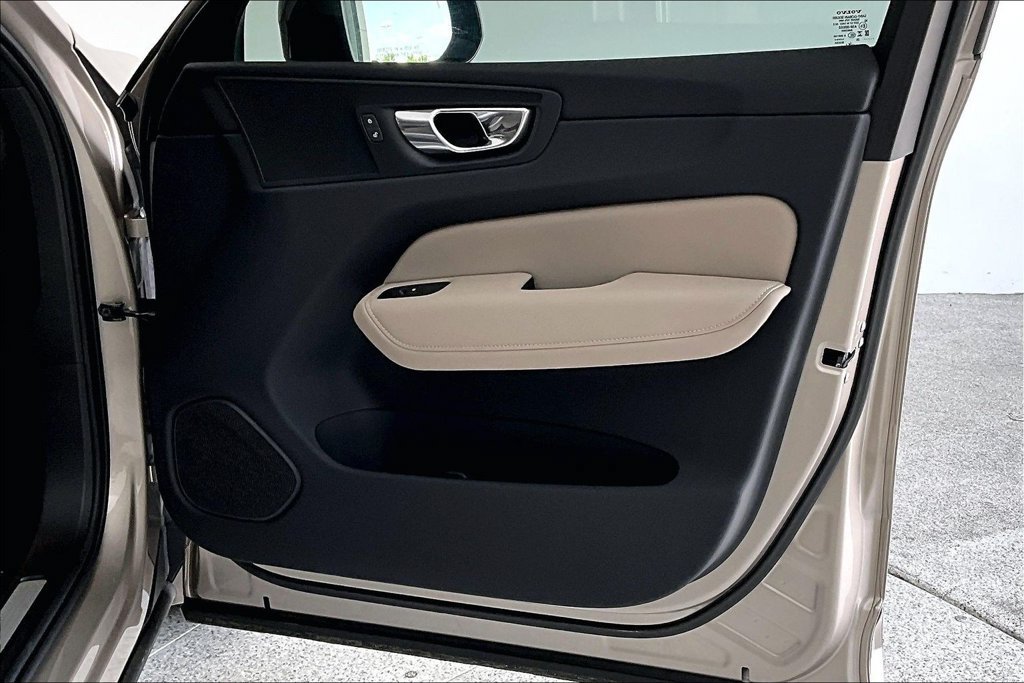 New 2026 Volvo XC60 B5 Plus w/ Protection Package Premier AWD/4WD image 10