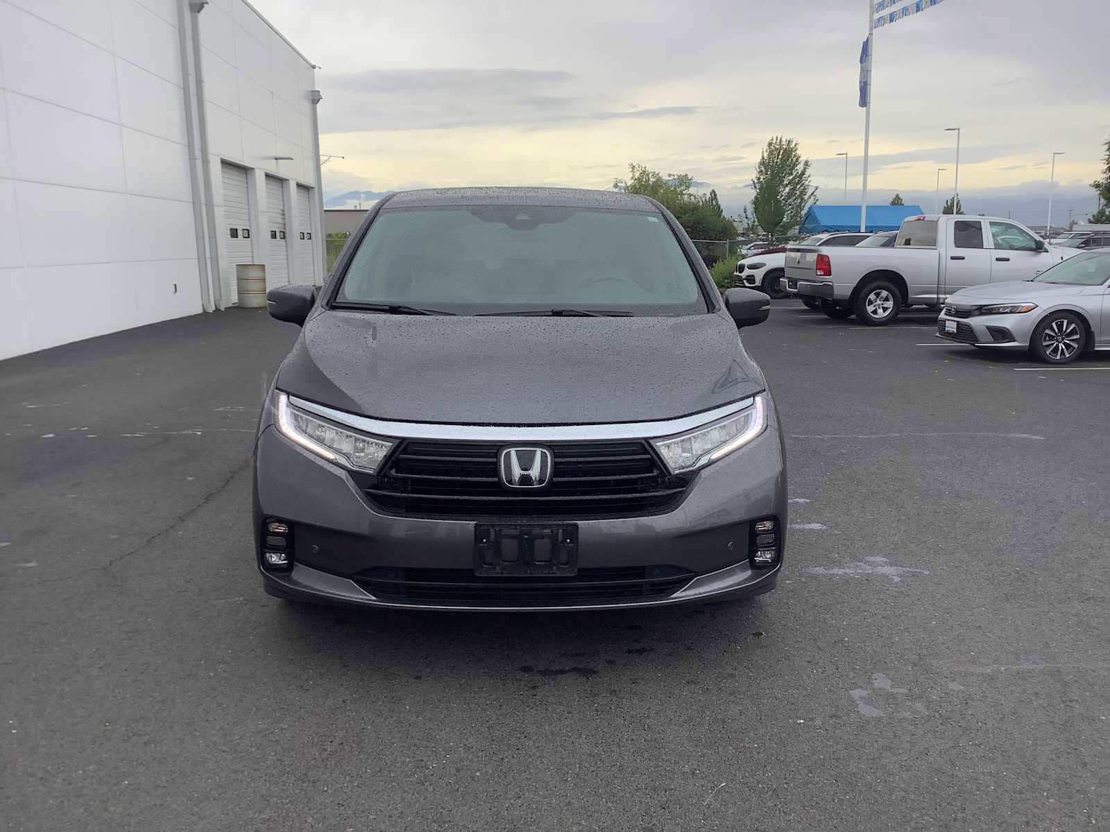 Used 2023 Honda Odyssey Touring image 2