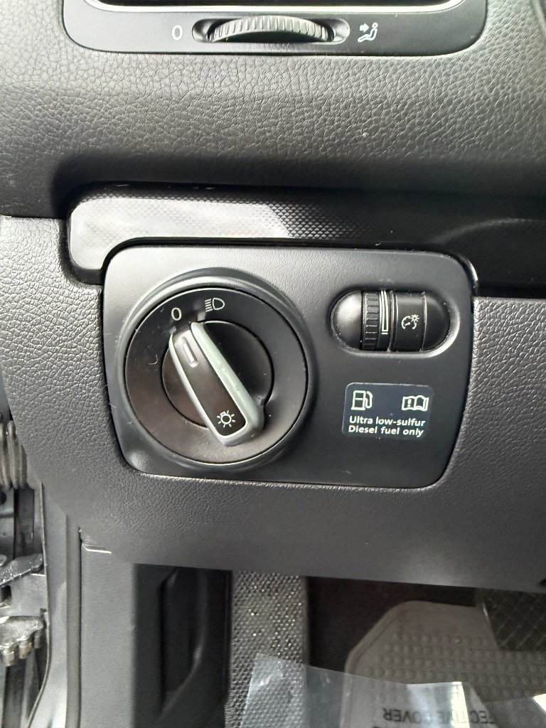 Used 2012 Volkswagen Jetta TDI image 12